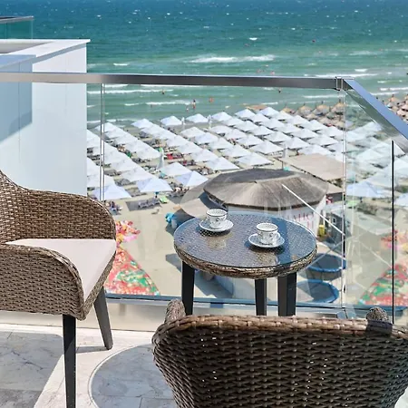 Wave N' Sea In Infinity - Parking * Mamaia